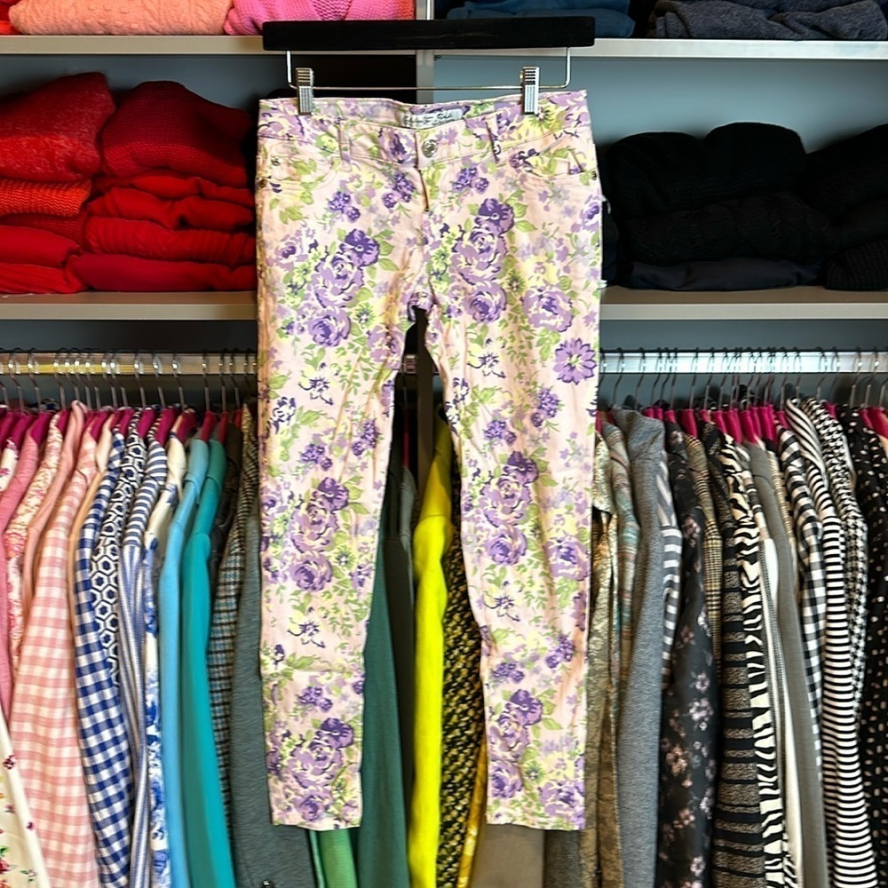 Celebrity Pink pink with purple flowers print skinny leg pants size 3